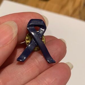 Dark purple ribbon lapel pin in good condition